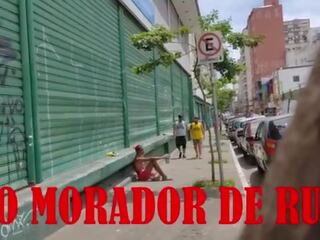 O morador de rua de deu bem e levou pau não cu - completo vermelho