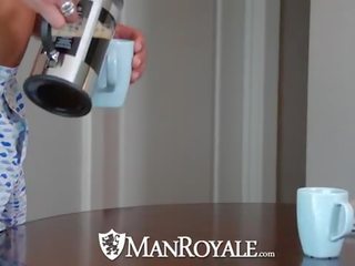 Manroyale मोटा, गाढ़ा डिक साथ एक कप की coffee