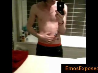 Tatooed emo twink selfshot i speil